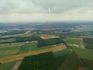 Segelflugzeug am Flugplatz